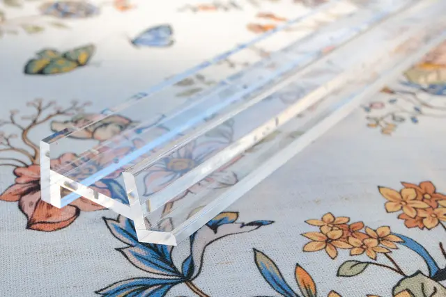 Merit Mahjong 20" Crystal Acrylic Rack