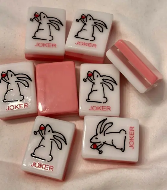Mah Jongg Maven 3 Layer Mauve Mahjong set with Custom Bunny Drinking Wine Jokers