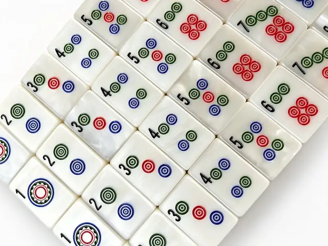 Mahj Days Pearlescent Swirl Mahjong Set — Cream White